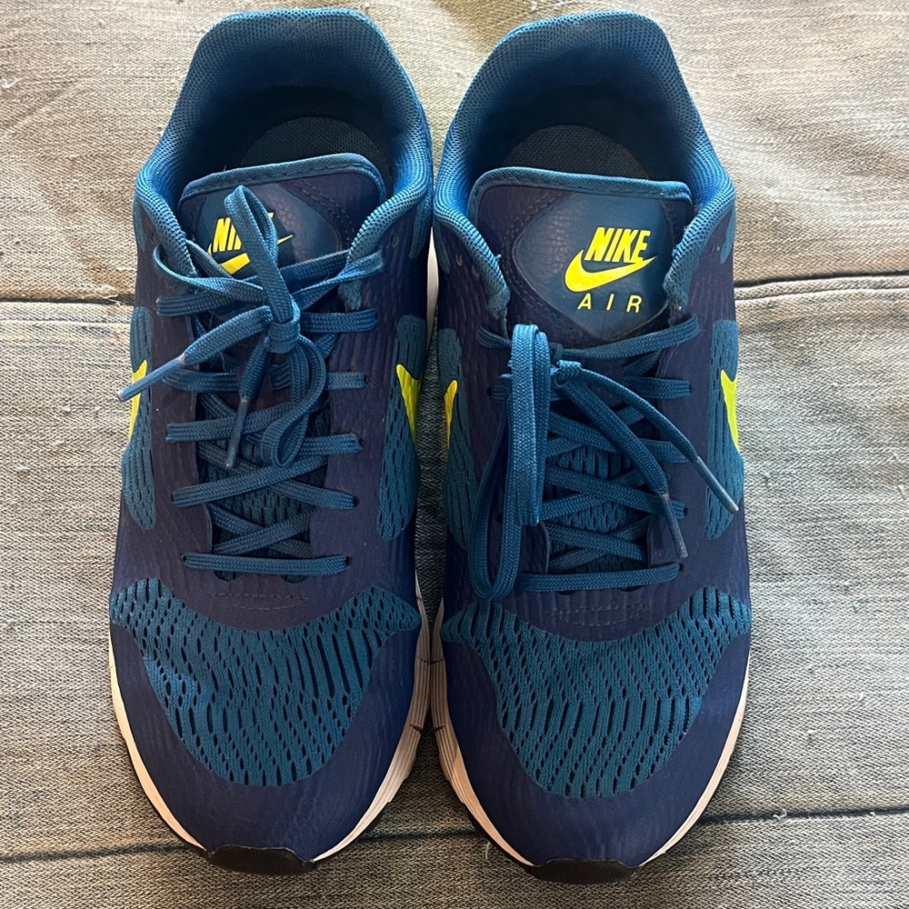 Nike Women's Blue and Yellow Athletic Shoes
